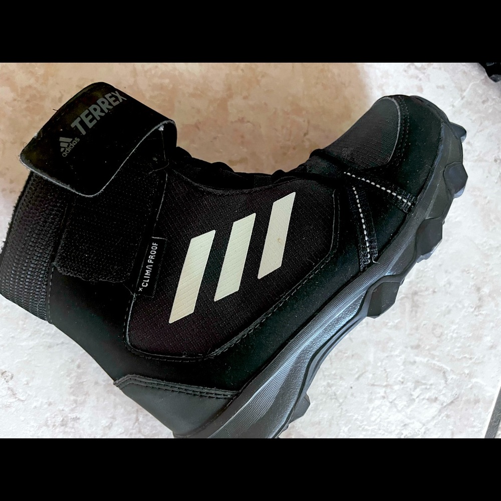 ADIDAS SNOW BOOTS🖤